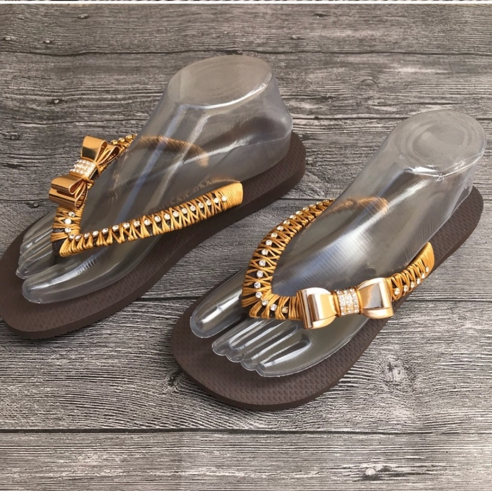 NWOT GOLD BOW HAVAIANAS SIZE 7